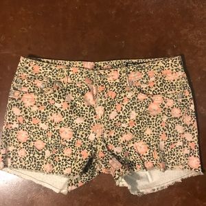 Size 32 Floral Miss Me shorts